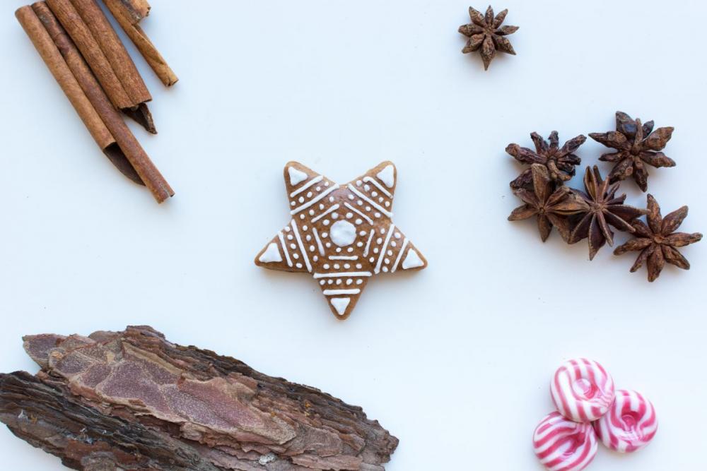Cute homemade Christmas cinnamon gingerbread Cute homemade Christmas cinnamon gingerbread