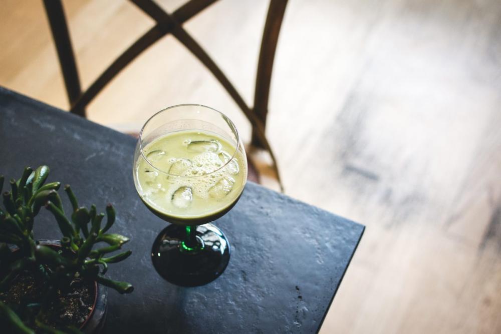 Matcha cocktail in a café Matcha cocktail in a café