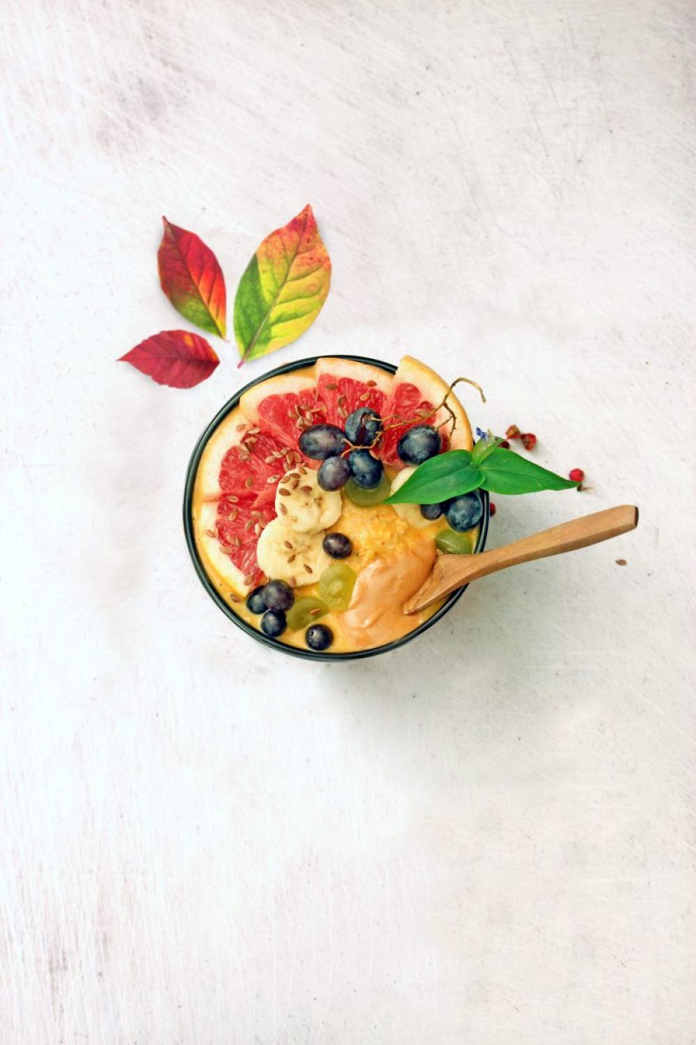 Pumpkin pie oatmeal with fresh fruit Pumpkin pie oatmeal with fresh fruit