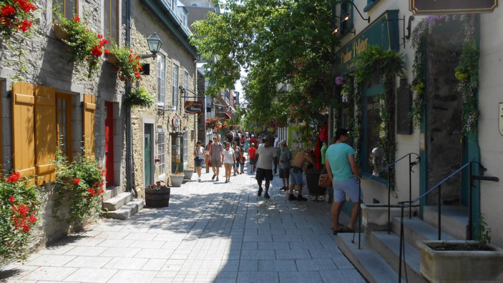 Alleyway with people in Quebec City, Canada free photo Alleyway with people in Quebec City, Canada free photo