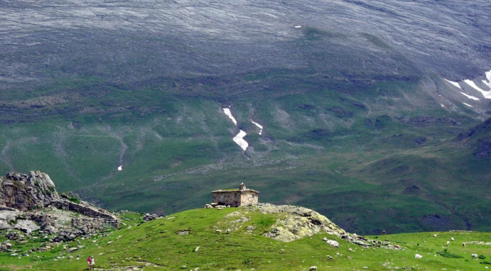 House high in the Pyrenees Mountains free photo House high in the Pyrenees Mountains free photo