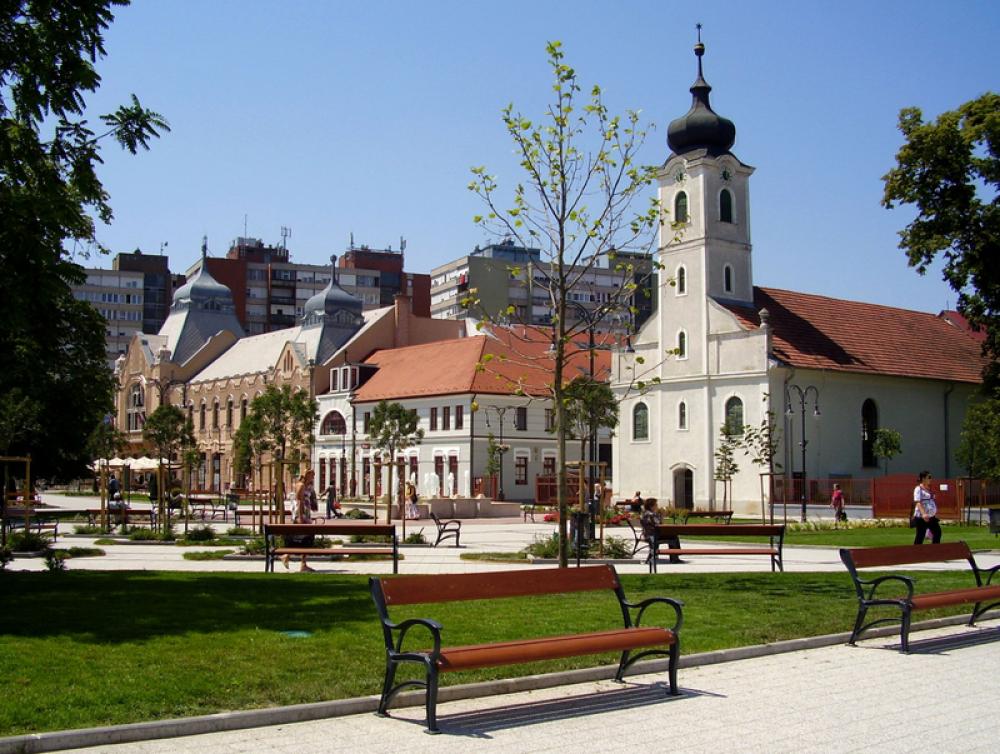 Main Square with buildings in Godollo, Hungary free photo Main Square with buildings in Godollo, Hungary free photo