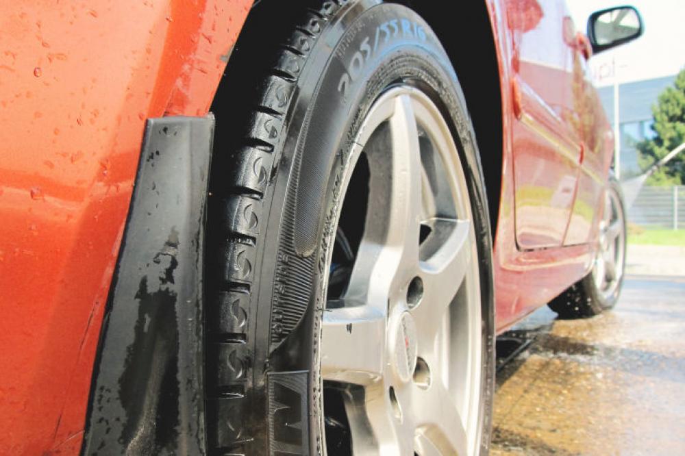 Car wash and detail on wheels Car wash and detail on wheels