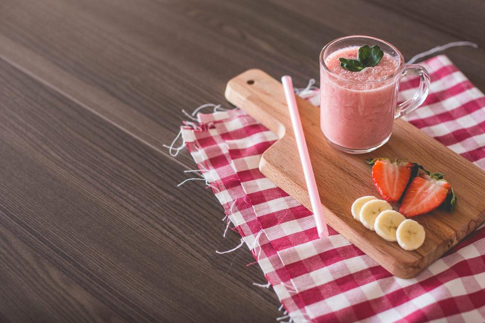 Fresh Strawberries & Bananas Smoothie Fresh Strawberries & Bananas Smoothie