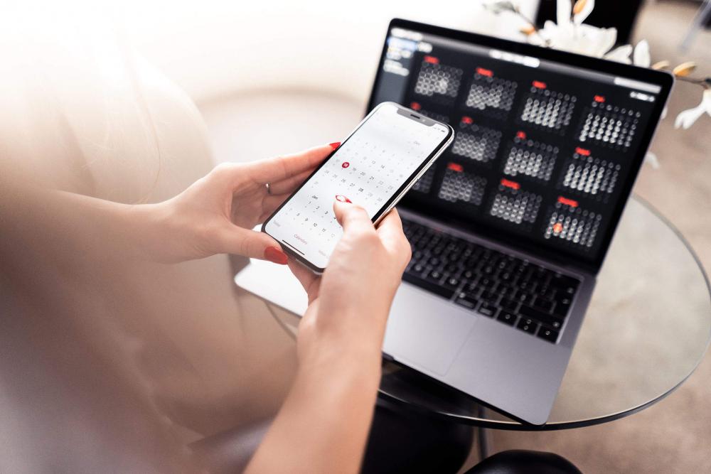 Using Calendar On IPhone XS And MacBook Pro Image Finder