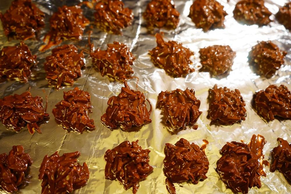 Almond Slivers Cookie Chocolate Small Cakes Sweet Almond Slivers Cookie Chocolate Small Cakes Sweet