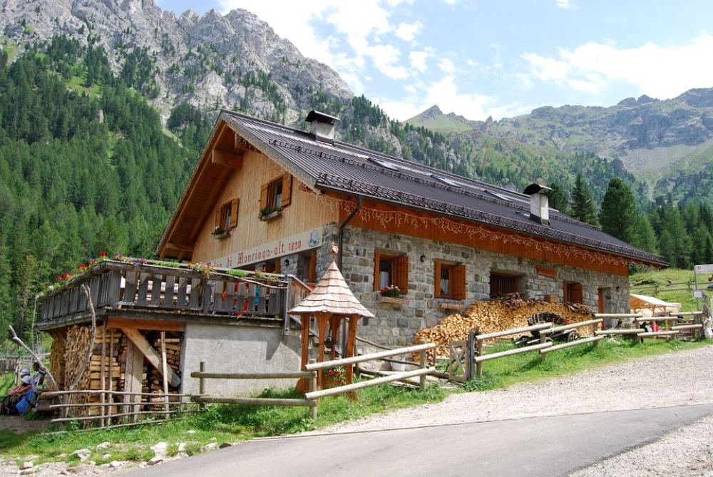 Baita Mountain Wood House Baita Mountain Wood House