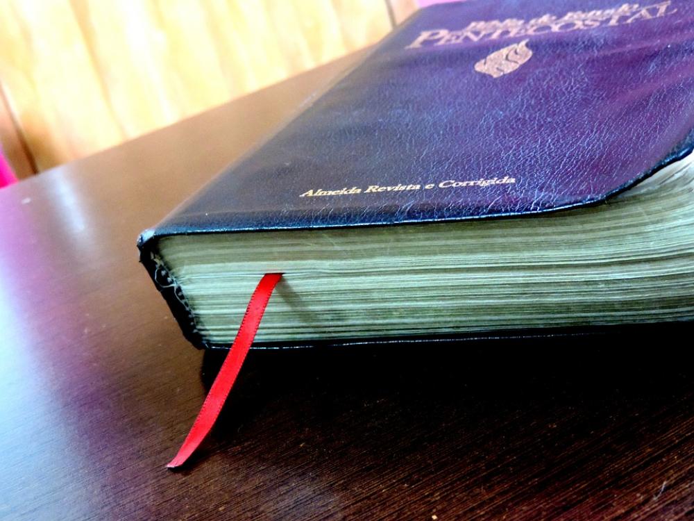 Bible Table Closed Bible Bible Table Closed Bible