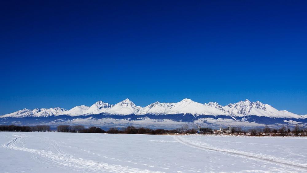 Blue Cold Europe High Horizon Ice Landscape Blue Cold Europe High Horizon Ice Landscape