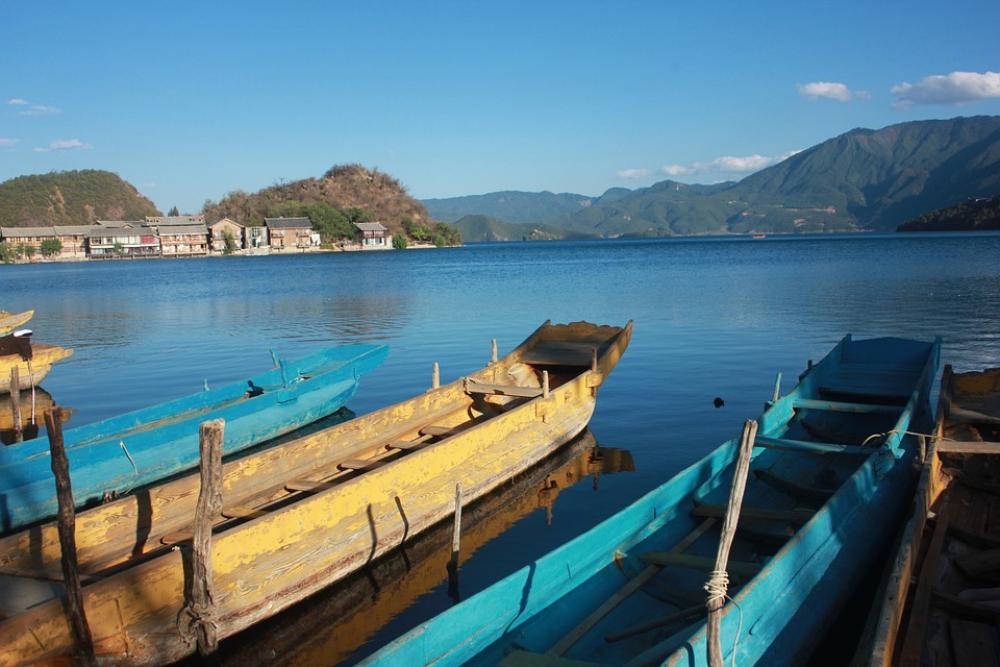 Blue Sky Sky Ship Lijiang Lugu Lake The Scenery Blue Sky Sky Ship Lijiang Lugu Lake The Scenery