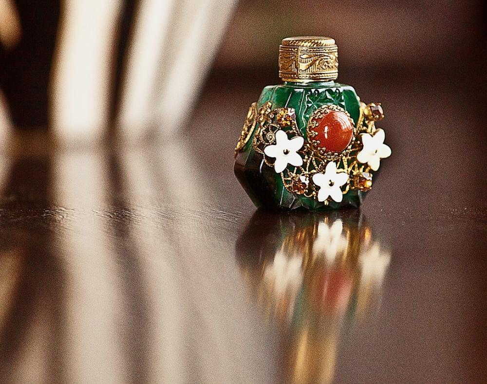 Bottle Small Dashing Decorated With Glass Metal Bottle Small Dashing Decorated With Glass Metal