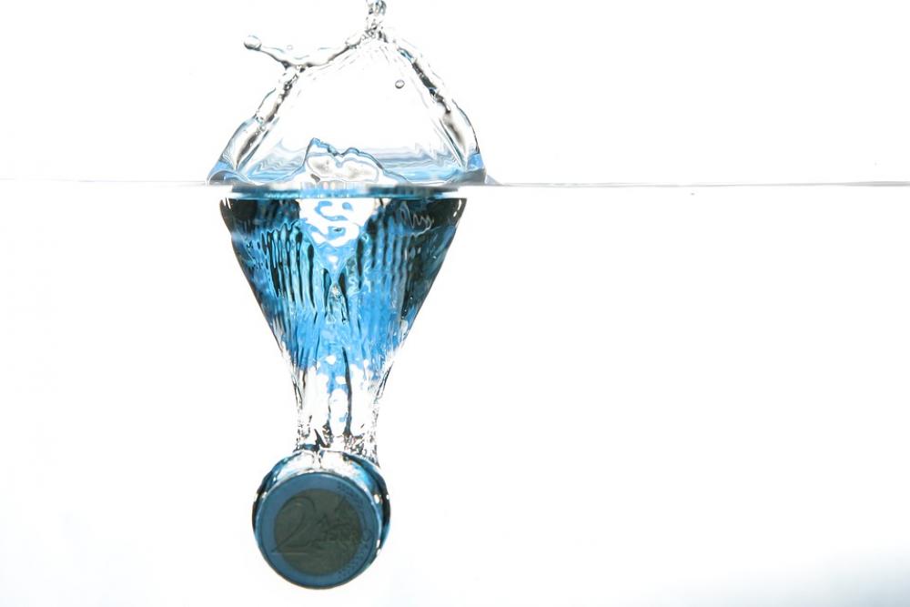 Coin Water Spray Water Surface Air Bubbles Diving Coin Water Spray Water Surface Air Bubbles Diving
