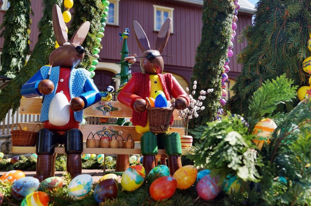 Easter Wooden Figures Painting Easter Wooden Figures Painting