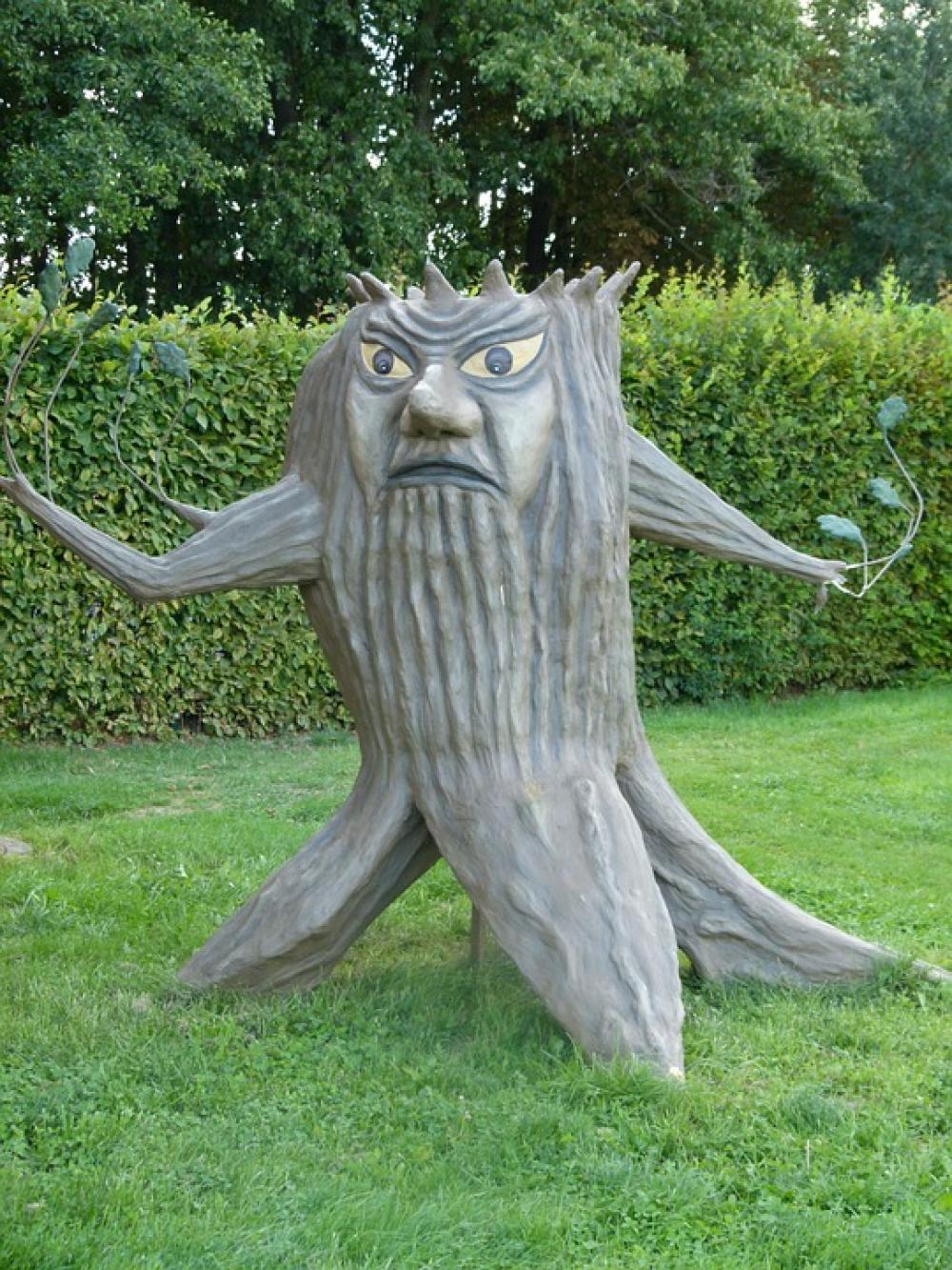 Figure Tree Carving Figure Tree Carving