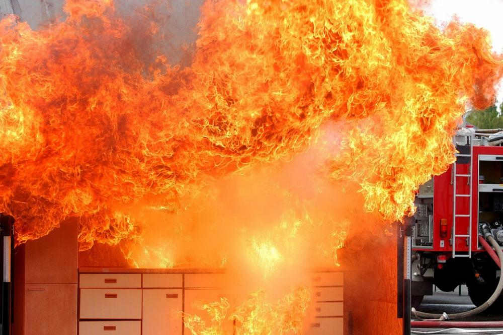 Fire Feuerloeschuebung Kitchen Fire Flame Water Fire Feuerloeschuebung Kitchen Fire Flame Water