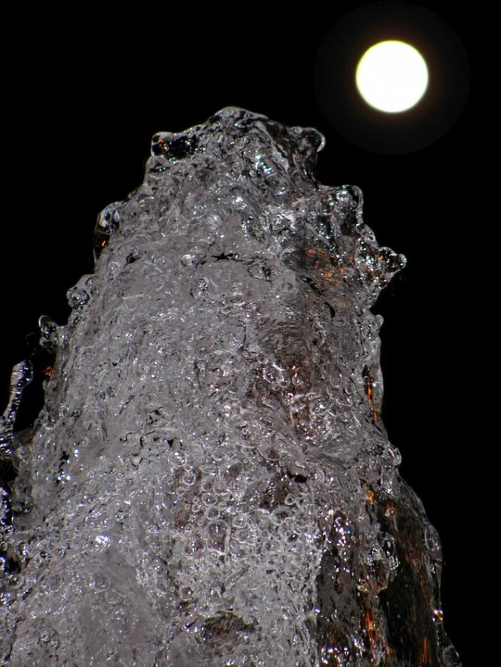 Fountain Water Moon Play Ball Light Reflections Fountain Water Moon Play Ball Light Reflections