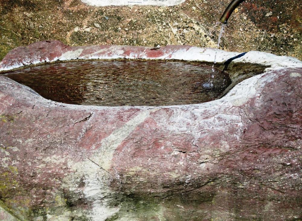 Fountain Natural Stone Marbled Water Ray Pfäffikon Fountain Natural Stone Marbled Water Ray Pfäffikon