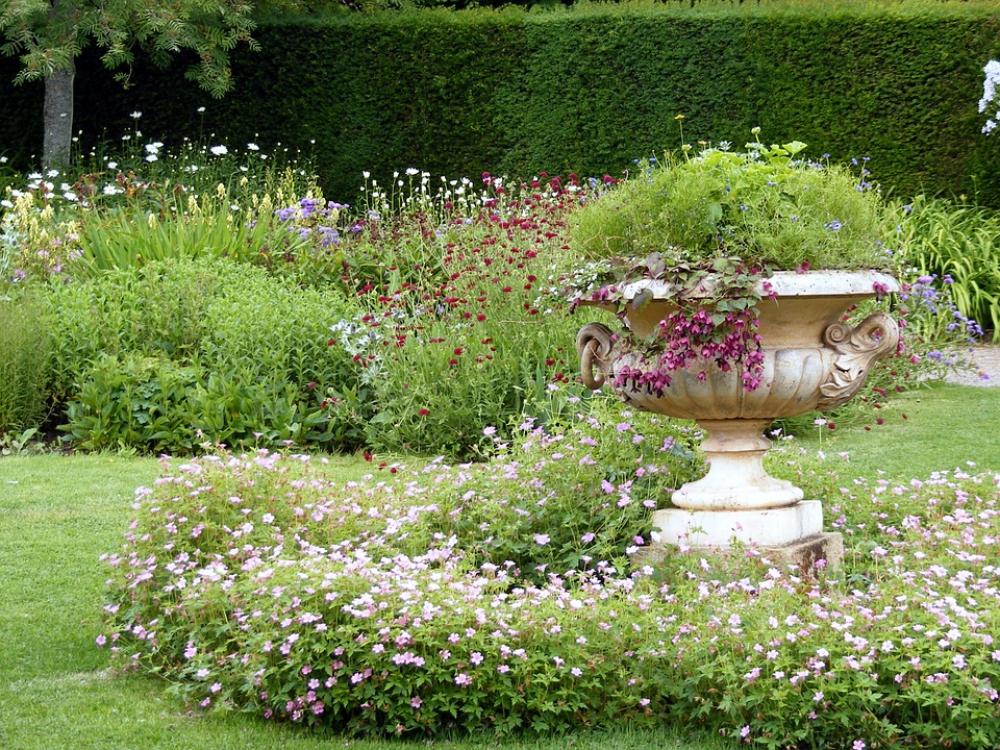 Garden Urn Ornamental Decorative Outdoor Hedge Garden Urn Ornamental Decorative Outdoor Hedge