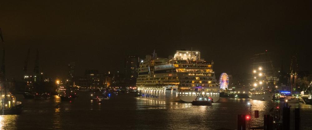 Hamburg Night Hafengeburtstag Cruise Ship Germany Hamburg Night Hafengeburtstag Cruise Ship Germany