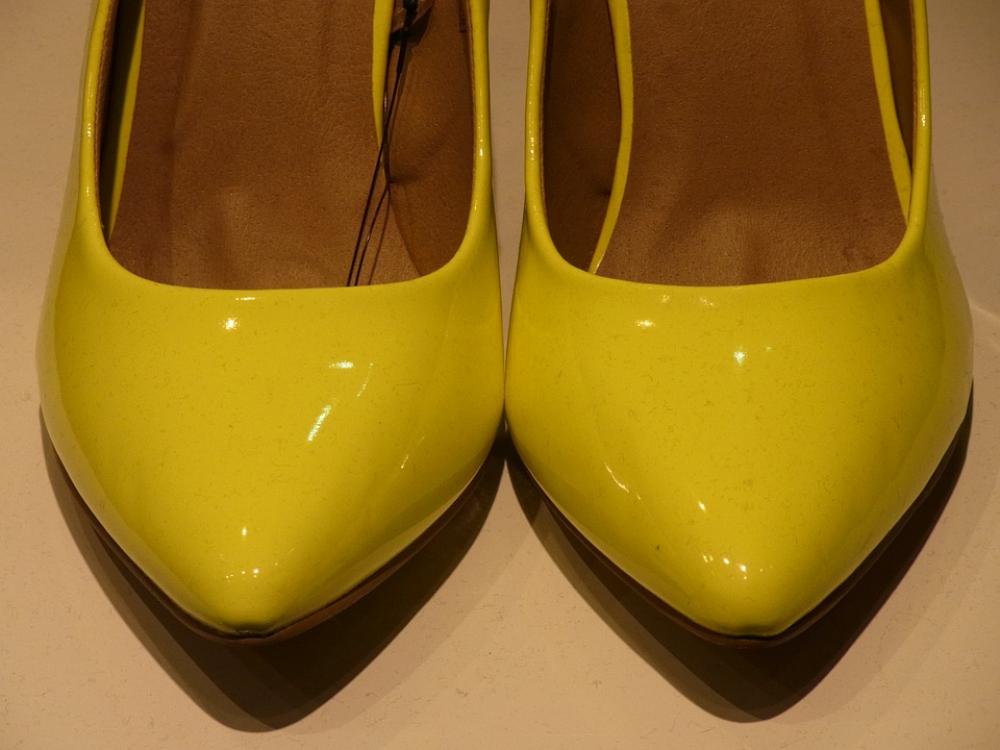 High Heels Shoes Shoe Shine Girl Yellow High Heels Shoes Shoe Shine Girl Yellow