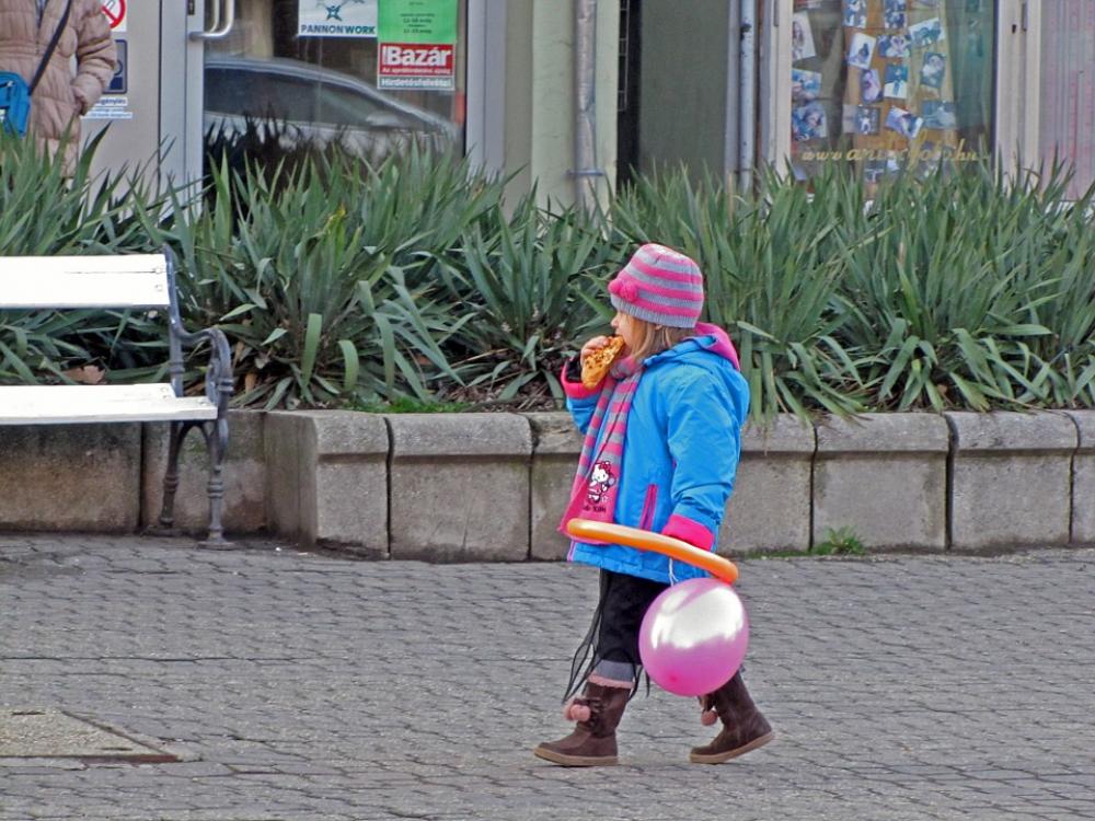 Kid Little Girl Walk Alone Little Kid Kid Little Girl Walk Alone Little Kid