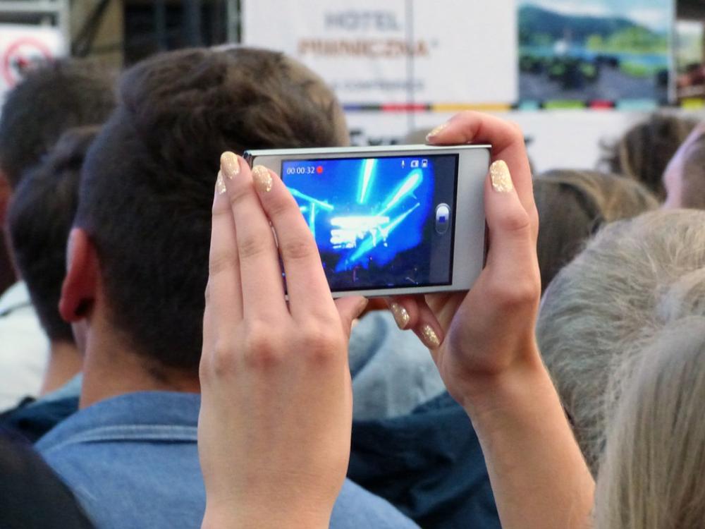 Phone Photo Photographer Take A Photograph Phone Photo Photographer Take A Photograph