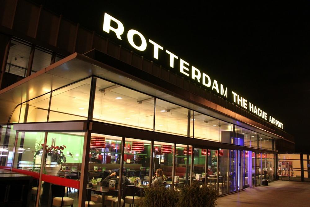Rotterdam The Hague Airport Restaurant Café Patrons Rotterdam The Hague Airport Restaurant Café Patrons