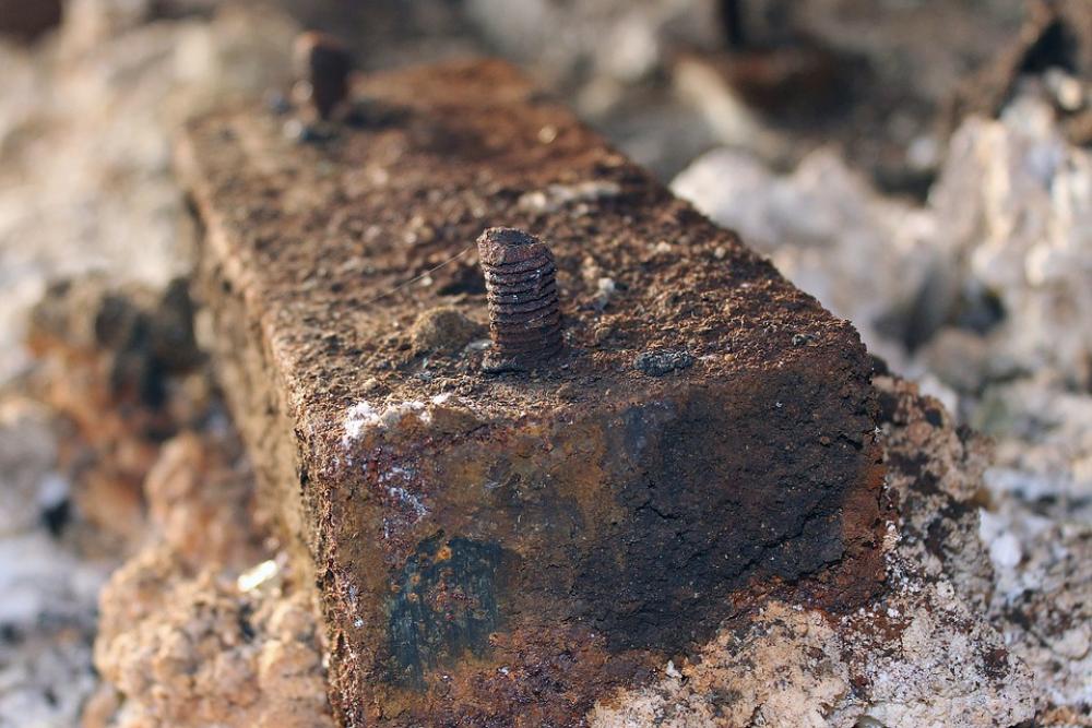 Rust Iron Screw Rust Iron Screw
