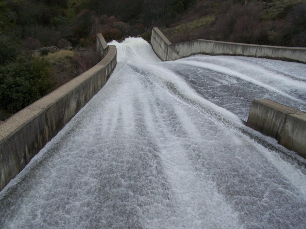 Segovia Dam Pontoon Spillway Water Avenue Segovia Dam Pontoon Spillway Water Avenue