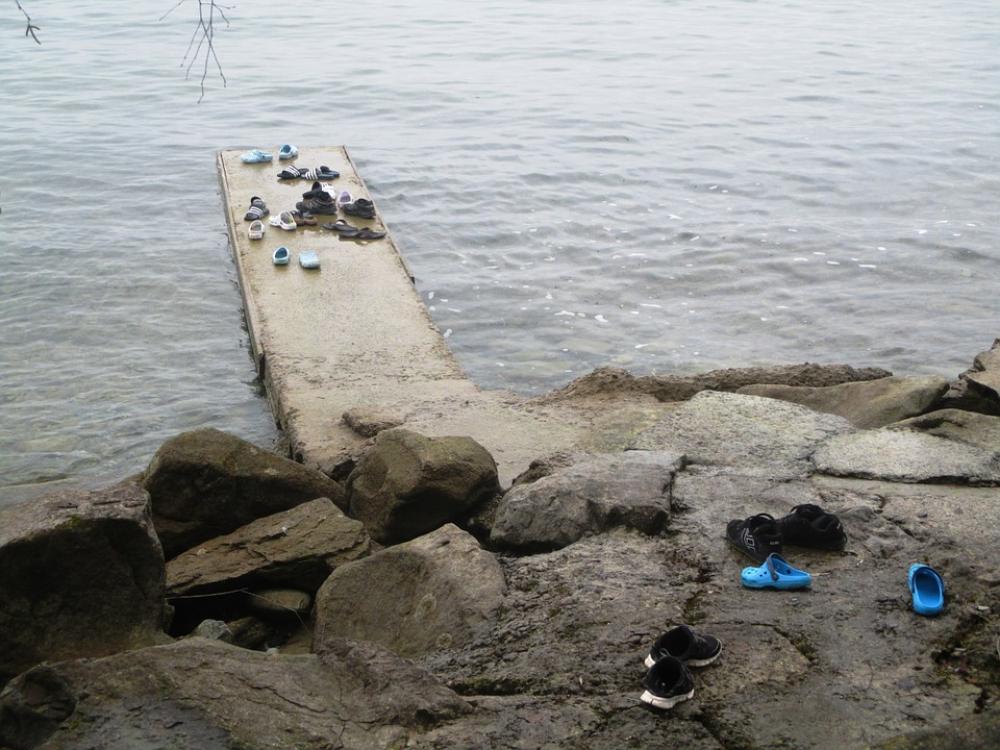 Shoes Lonely Romanshorn Canoeists Bank Rock Shoes Lonely Romanshorn Canoeists Bank Rock