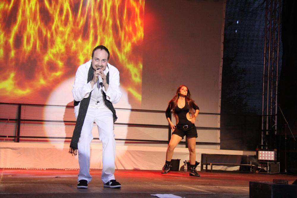 Stage Man Show Tommy Fresh Singer Entertainment Stage Man Show Tommy Fresh Singer Entertainment