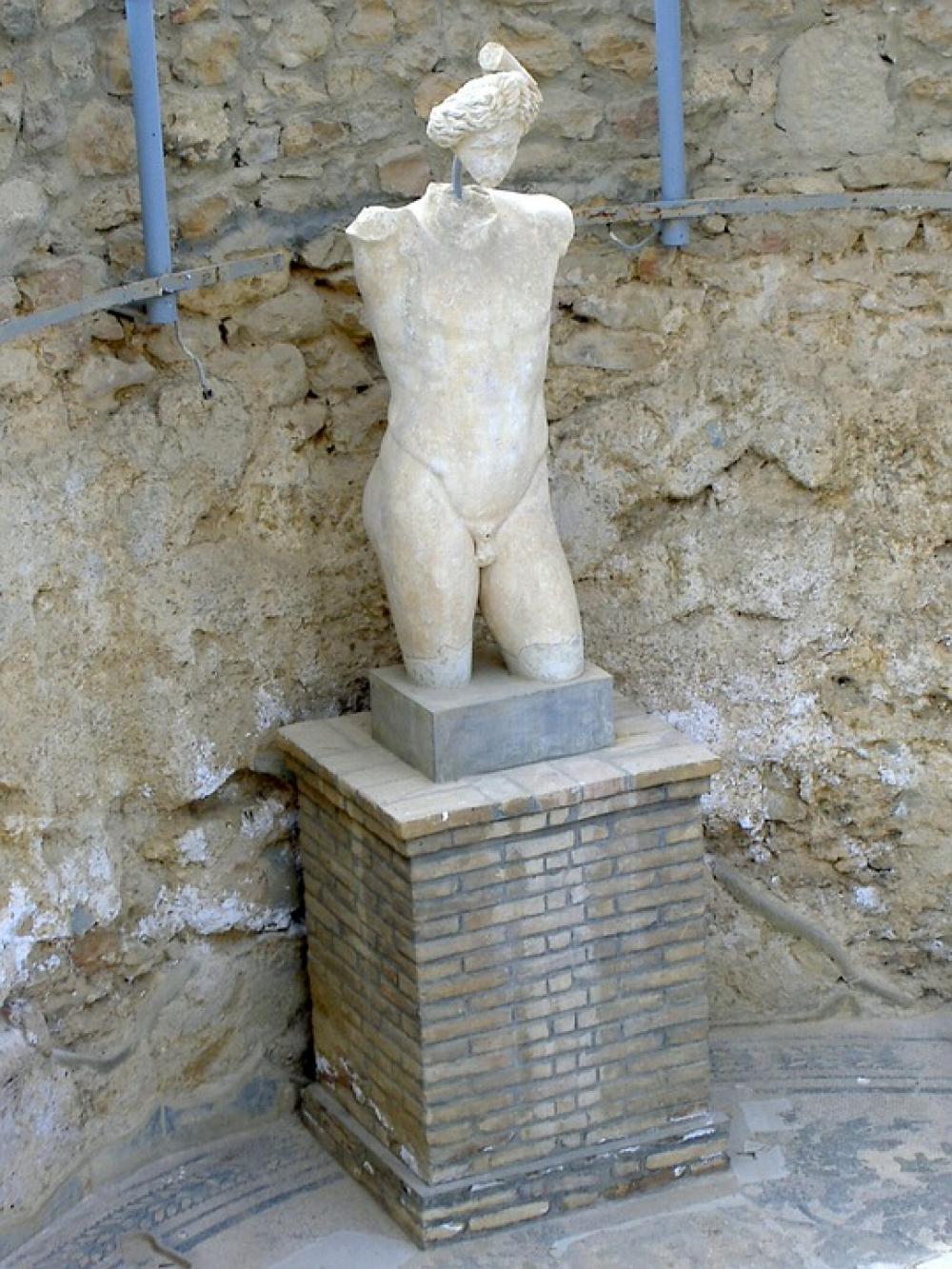 Statue Sculpture Figure Piazza Armerina Statue Sculpture Figure Piazza Armerina
