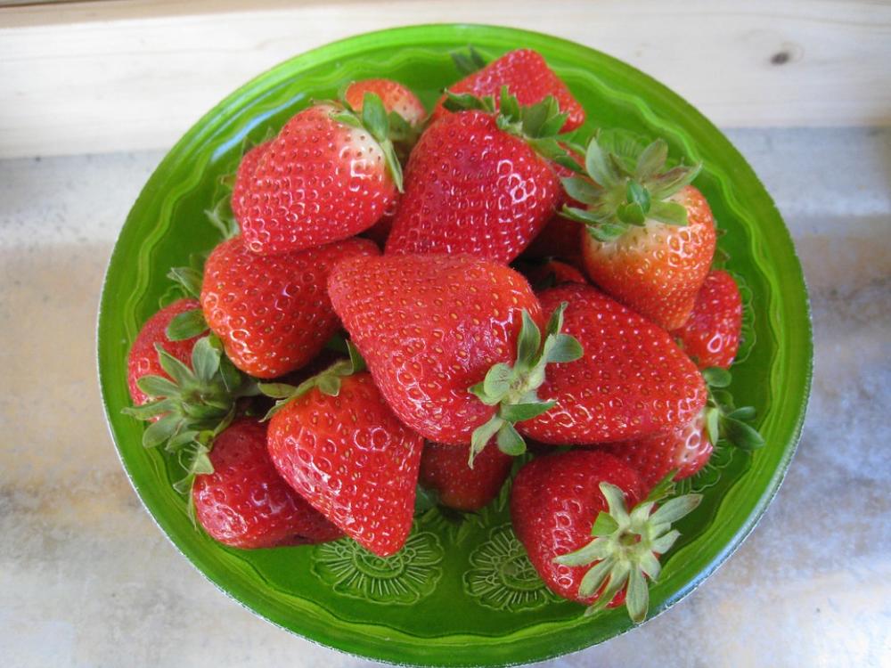 Strawberries Red Barrel Glass Green Table Strawberries Red Barrel Glass Green Table