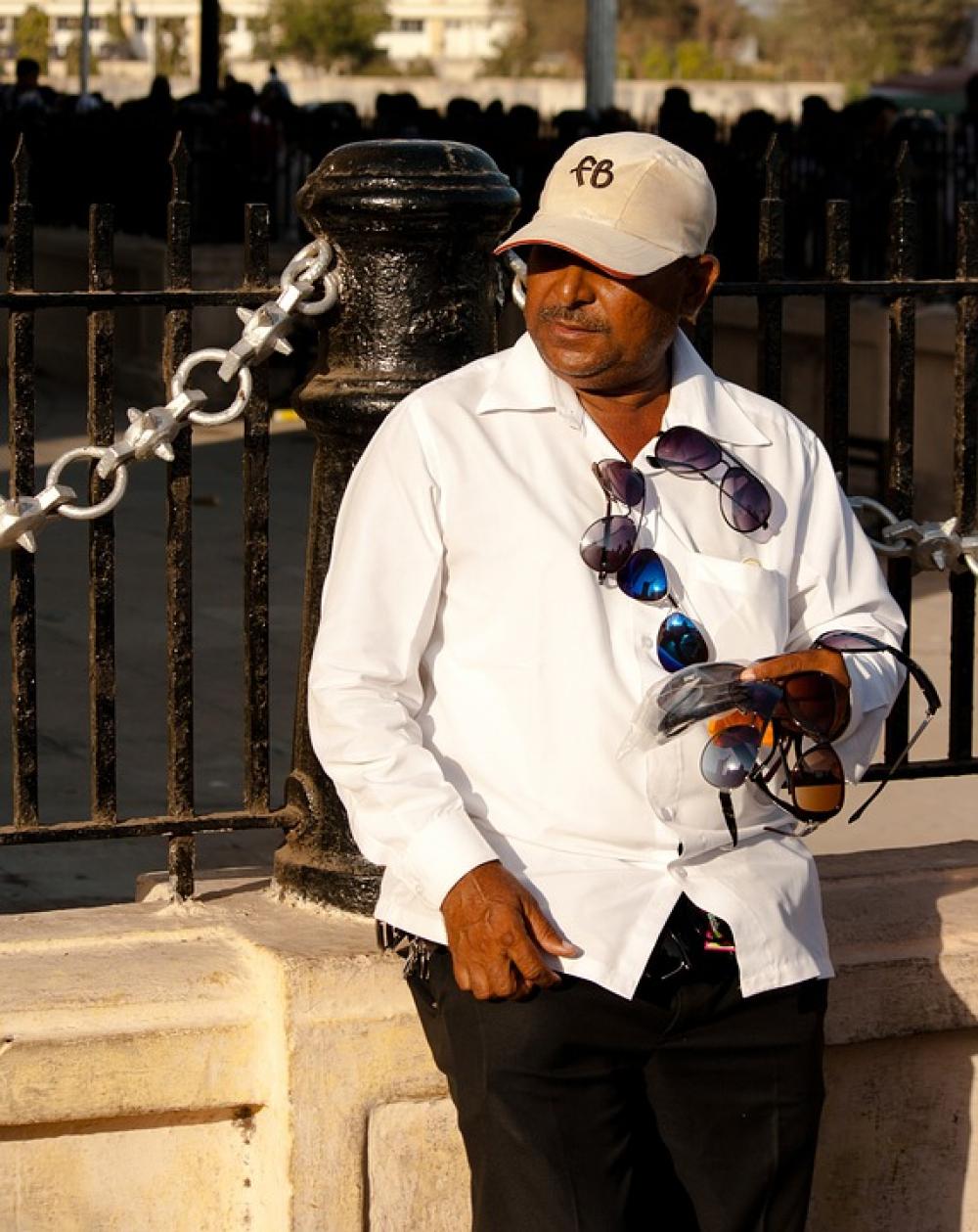 Sunglasses Goggles Man Seller Vendor India Indian Sunglasses Goggles Man Seller Vendor India Indian