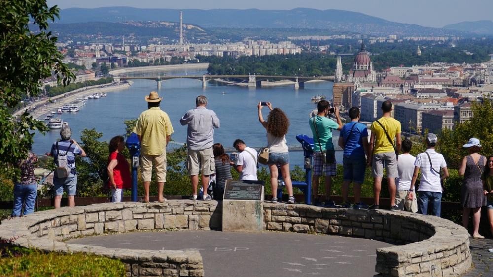 Tourists Budapest Hungary Panorama Gellért Hill Tourists Budapest Hungary Panorama Gellért Hill