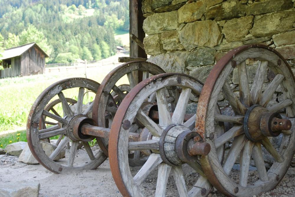 Wagon Wheel Ancient Times Old Farmers Work Wagon Wheel Ancient Times Old Farmers Work