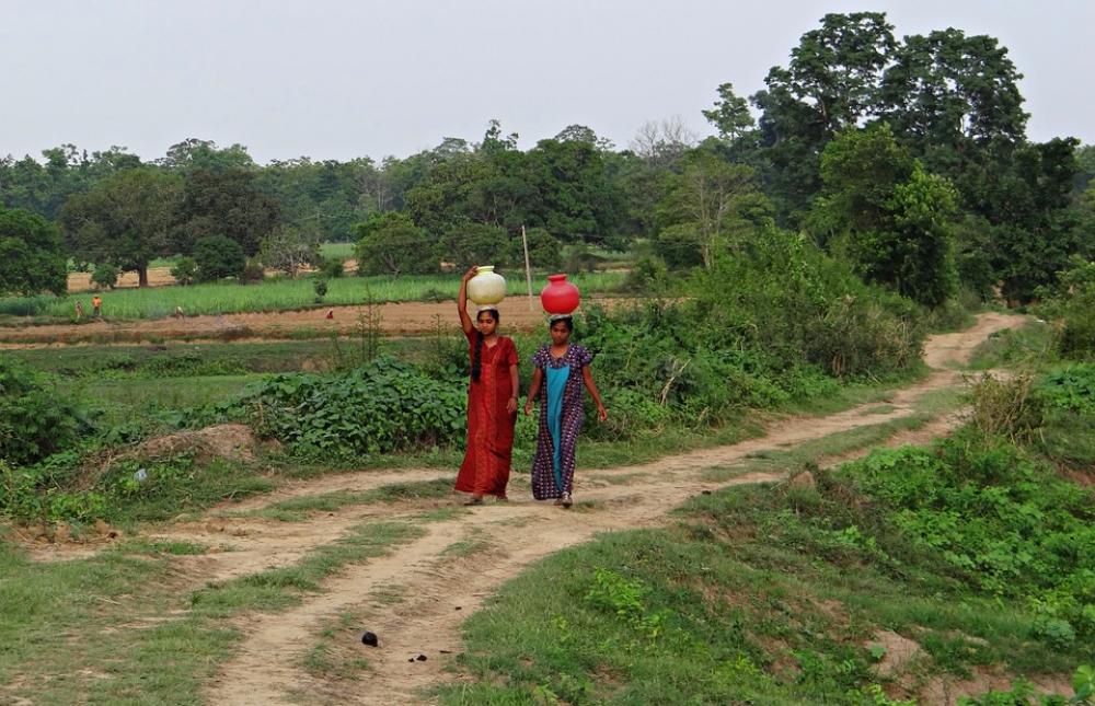 Women Village Fetching Water Pot Hands-Free Women Village Fetching Water Pot Hands-Free