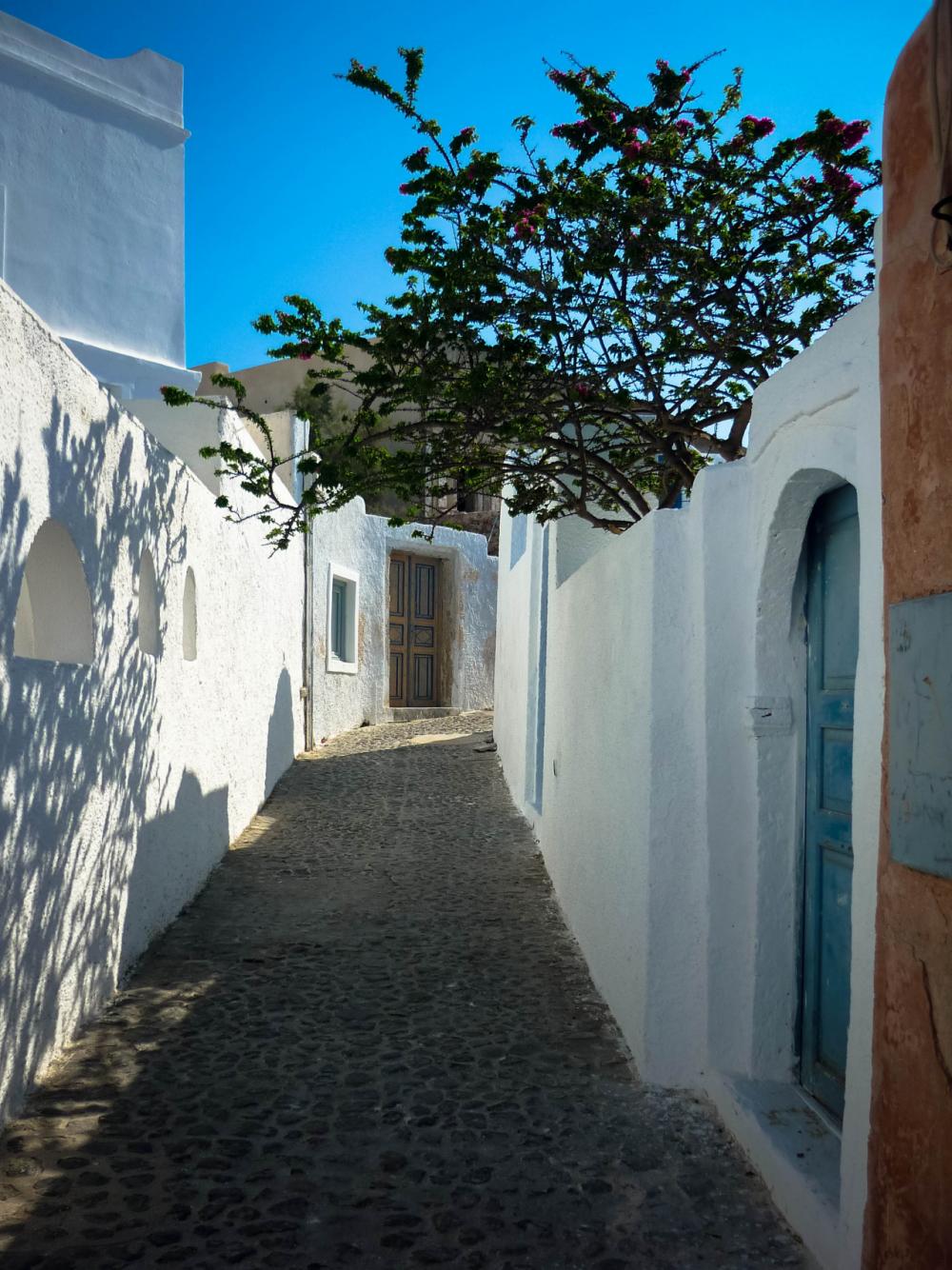Oia walkway, Santorini, Greece Oia walkway, Santorini, Greece