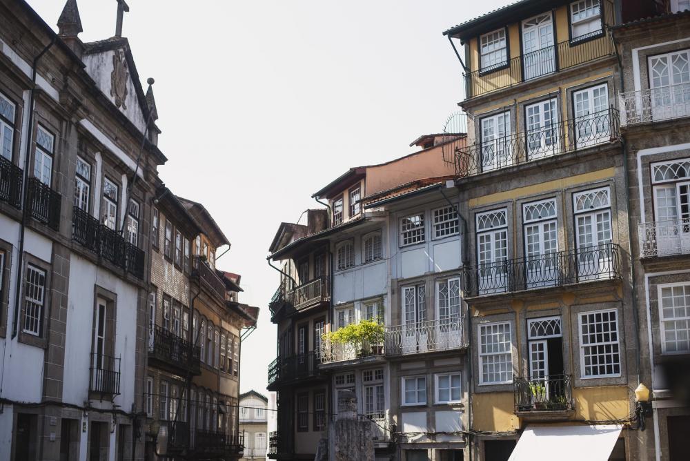 Beautiful Homes Create A Little Sun Trap Between Buildings Photo Beautiful Homes Create A Little Sun Trap Between Buildings Photo