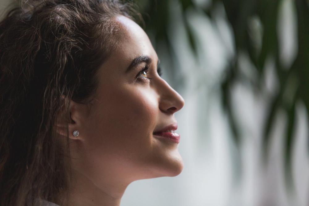 Woman Side Profile Looking Up Photo Woman Side Profile Looking Up Photo