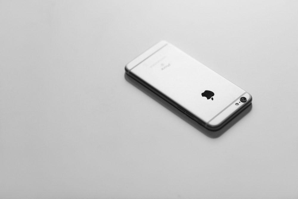 iPhone 6S in black and white iPhone 6S in black and white
