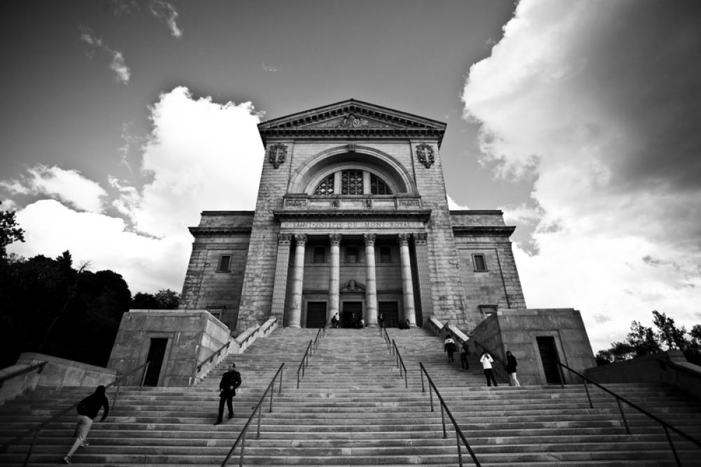Frontal Shot of monument building in Montreal, Quebec, Canada free photo Frontal Shot of monument building in Montreal, Quebec, Canada free photo