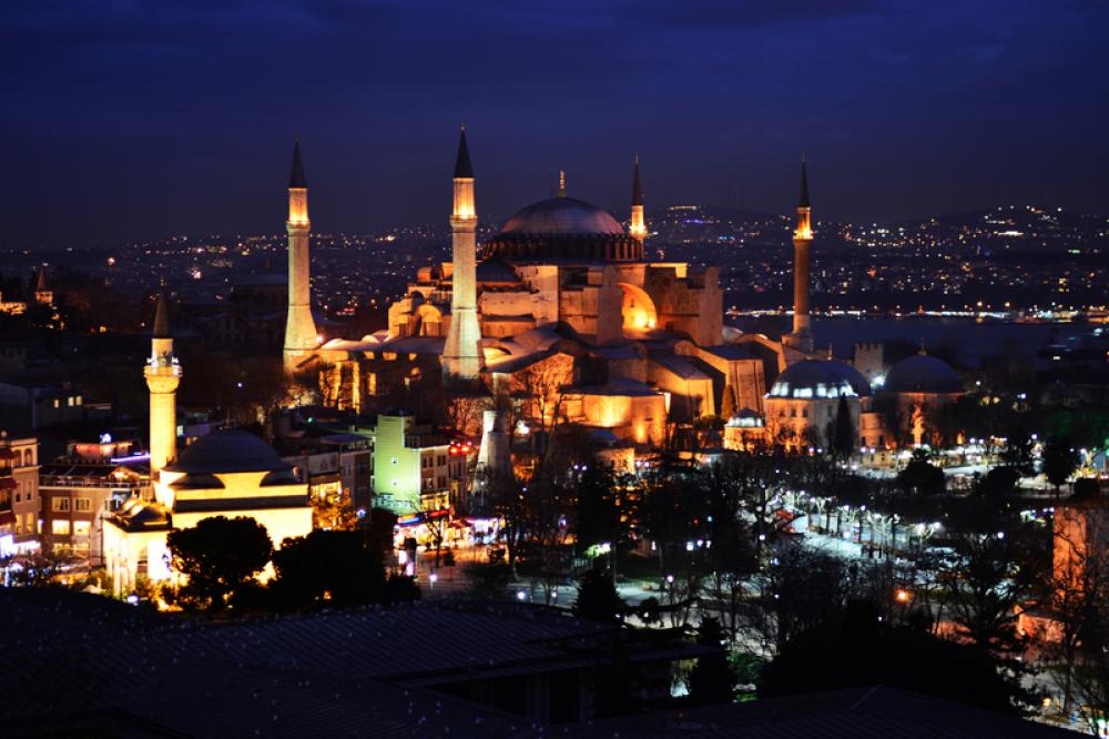 Hagia Sophia Lighted up at Night in Istanbul, Turkey free photo Hagia Sophia Lighted up at Night in Istanbul, Turkey free photo