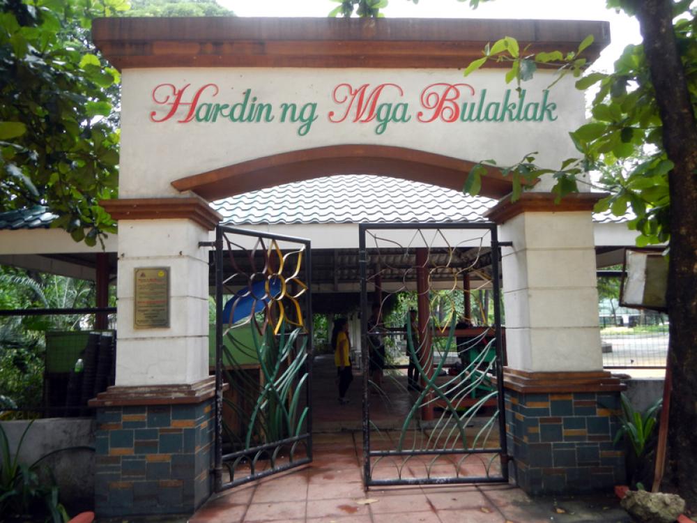 Hardin ng Mga Bulaklak gate in Quezon City, Philippines free photo Hardin ng Mga Bulaklak gate in Quezon City, Philippines free photo
