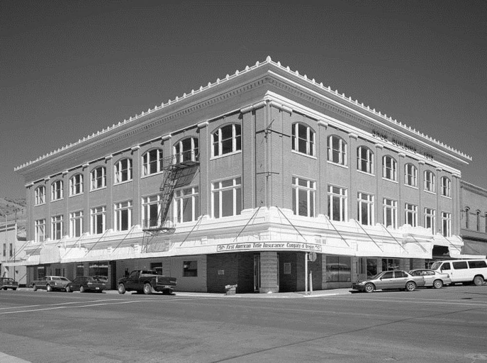 Heryford Brothers Building built in 1913 in Lakeview, Oregon free photo Heryford Brothers Building built in 1913 in Lakeview, Oregon free photo