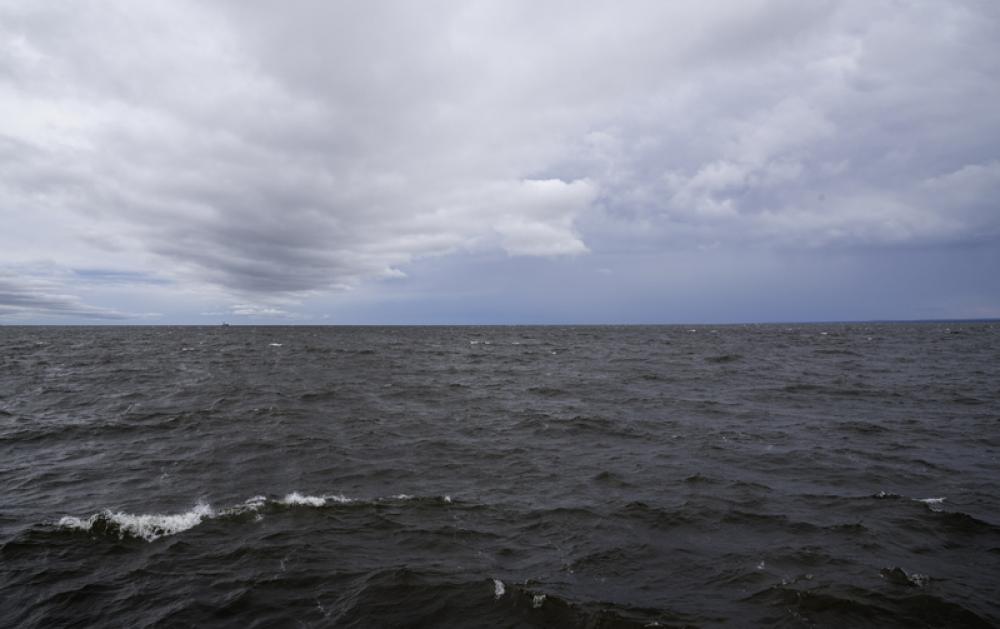 Horizon of Lake Superior in Duluth, Minnesota free photo Horizon of Lake Superior in Duluth, Minnesota free photo