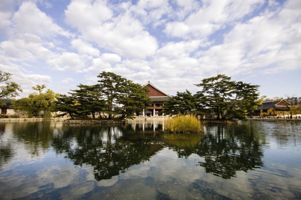 Palace and lake landscape in Seoul, South Korea free photo Palace and lake landscape in Seoul, South Korea free photo