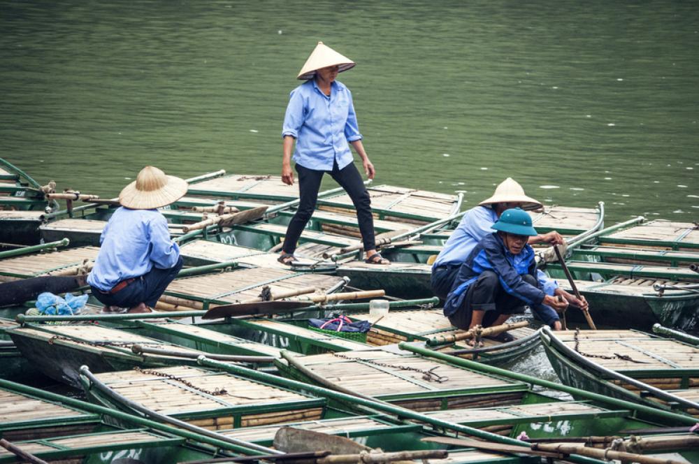 People sitting on Boats in Vietnam free photo People sitting on Boats in Vietnam free photo