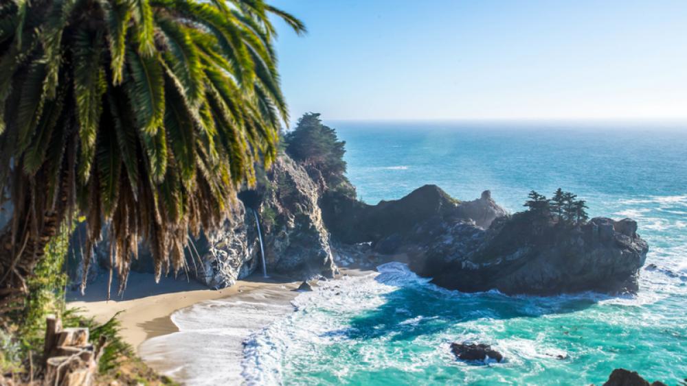 Seashore landscape in tropical paradise free photo Seashore landscape in tropical paradise free photo