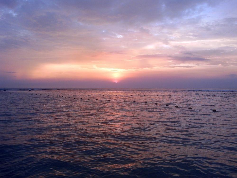 Sunset over the waters in Sri Lanka free photo Sunset over the waters in Sri Lanka free photo